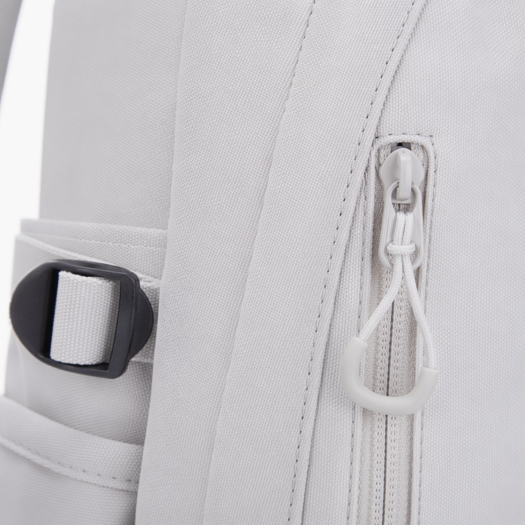 Light grey backpack, lightweight and large-capacity student commuting travel backpack Application Scenario
