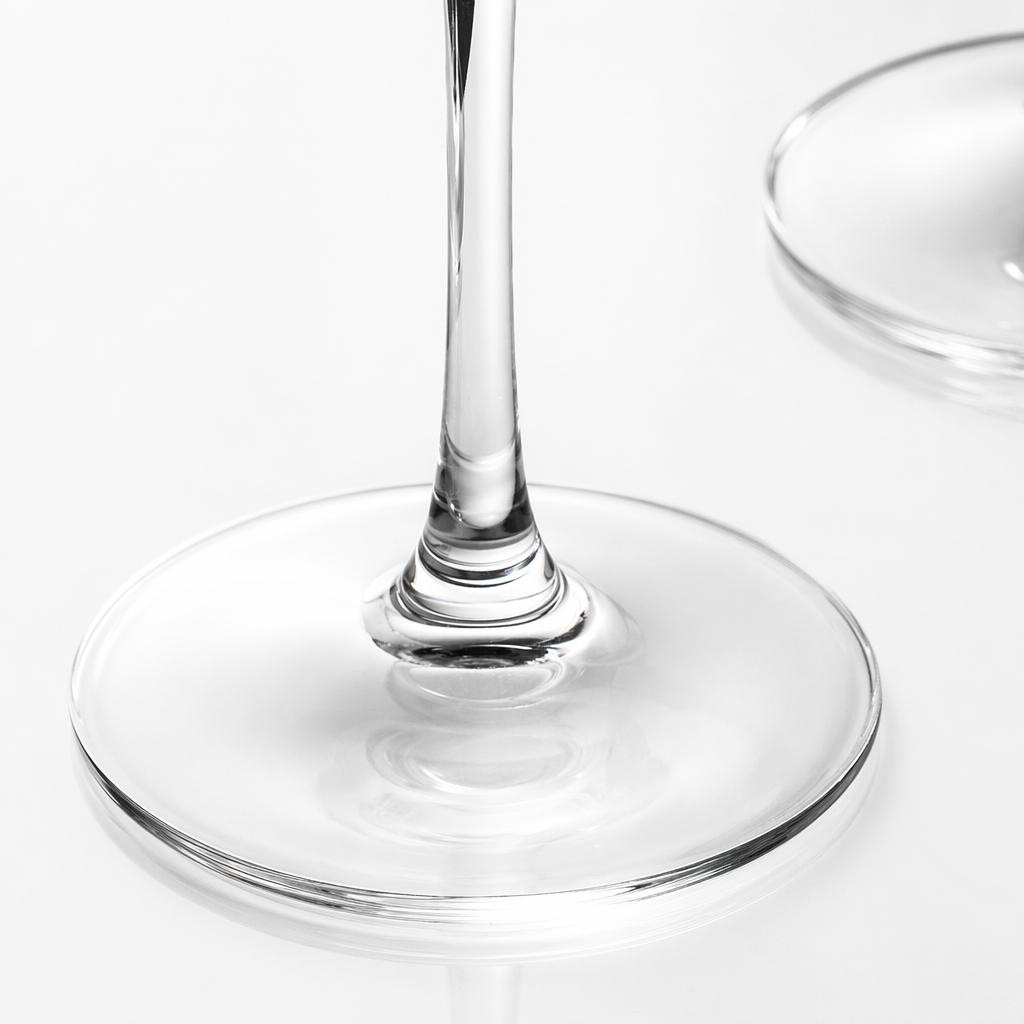 Transparent goblets, red wine glasses, champagne glasses, household glass wine sets Application Scenario