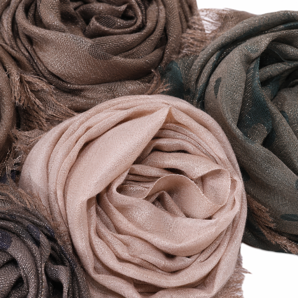 The colorful silk scarf roll is light, breathable, suitable for all seasons, fashionable and versatile Application Scenario