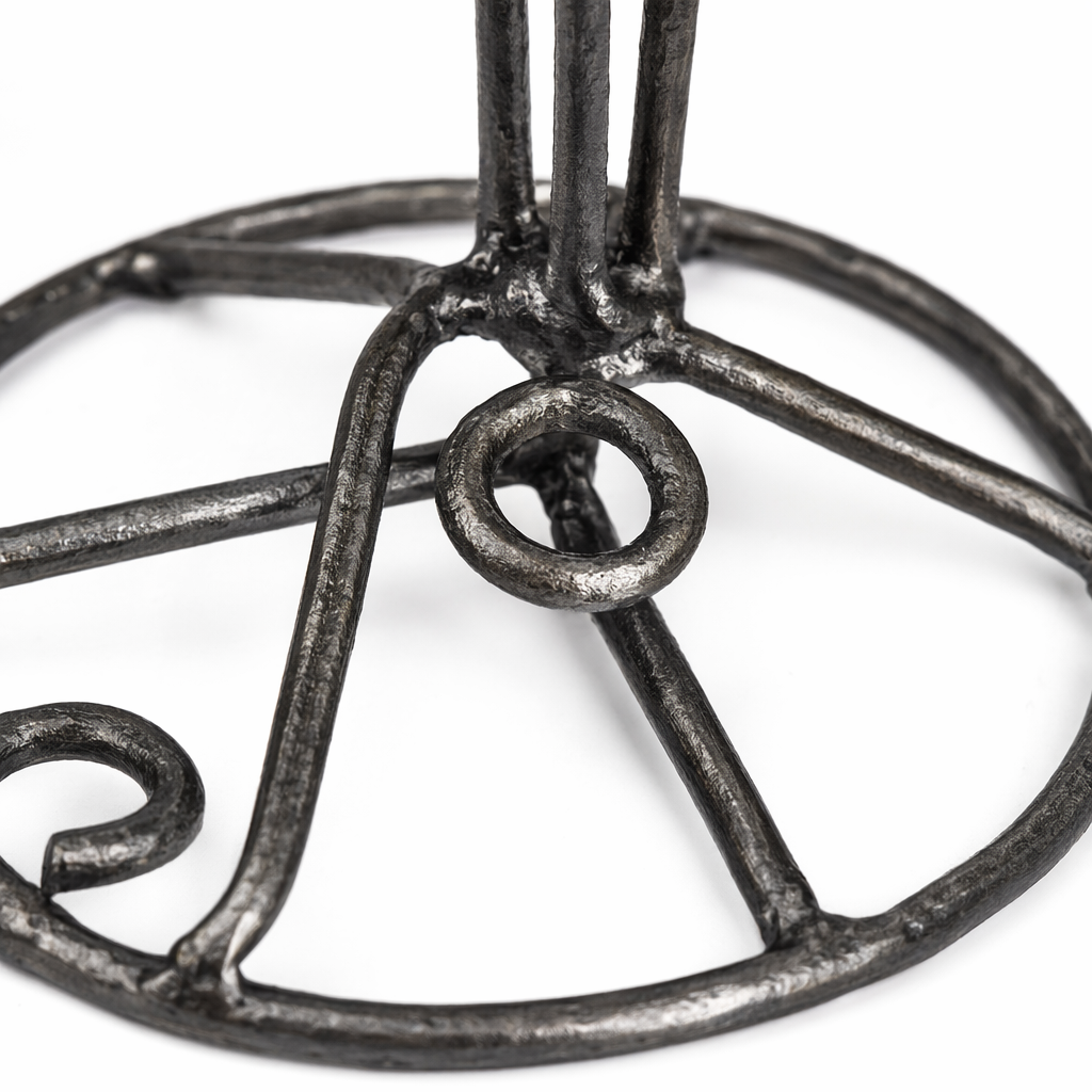 The metal spiral base stand is adjustable in height and suitable for desktops, mobile phones and tablets Application Scenario