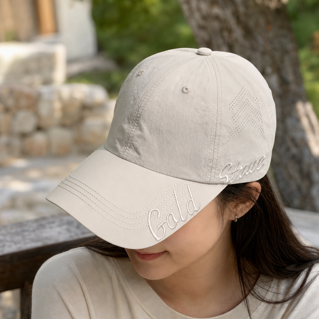 Light grey baseball cap, unisex, casual and versatile, with adjustable soft top for sunshade details Picture