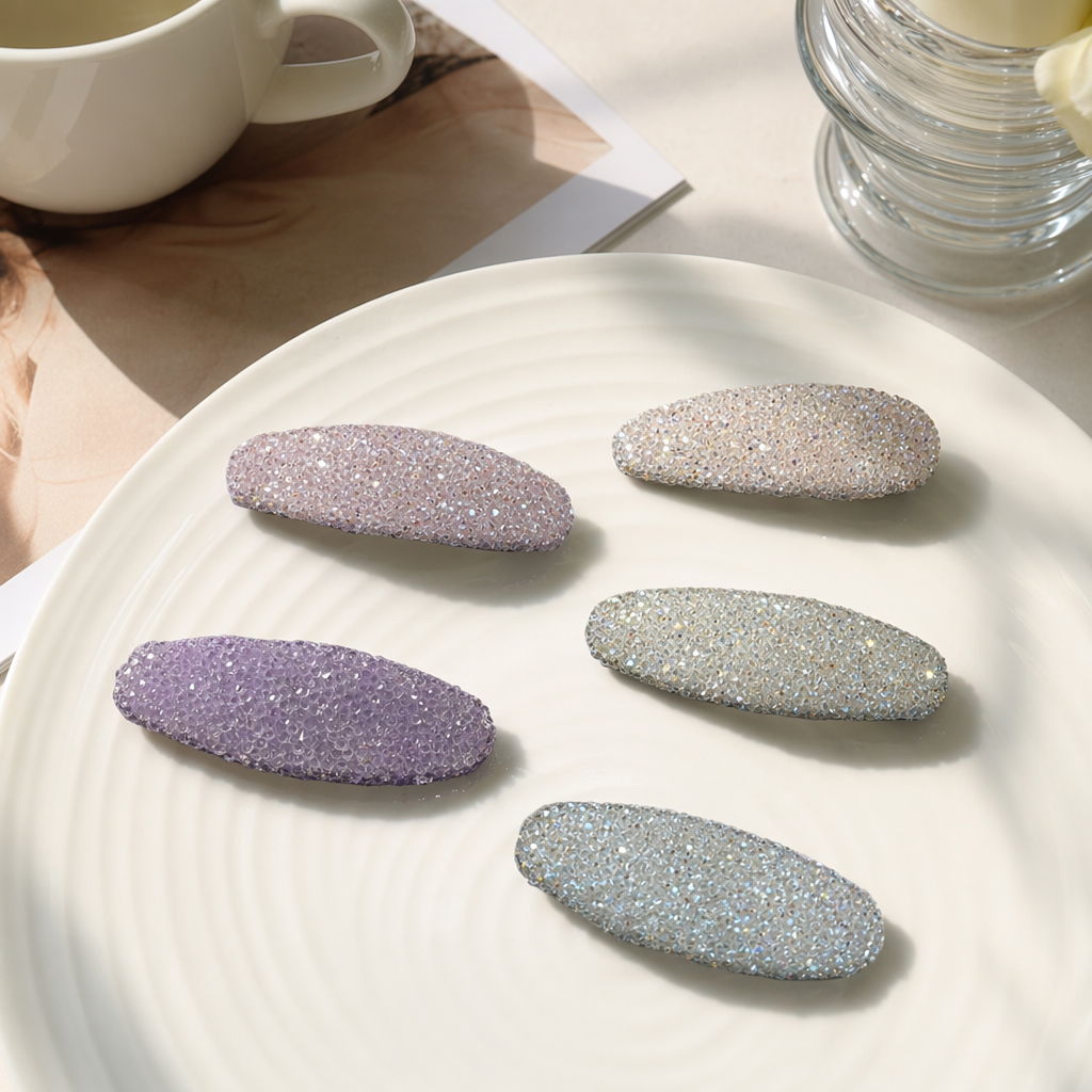 Shiny crystal-decorated hair clips are fashionable and versatile women's headwear details Picture