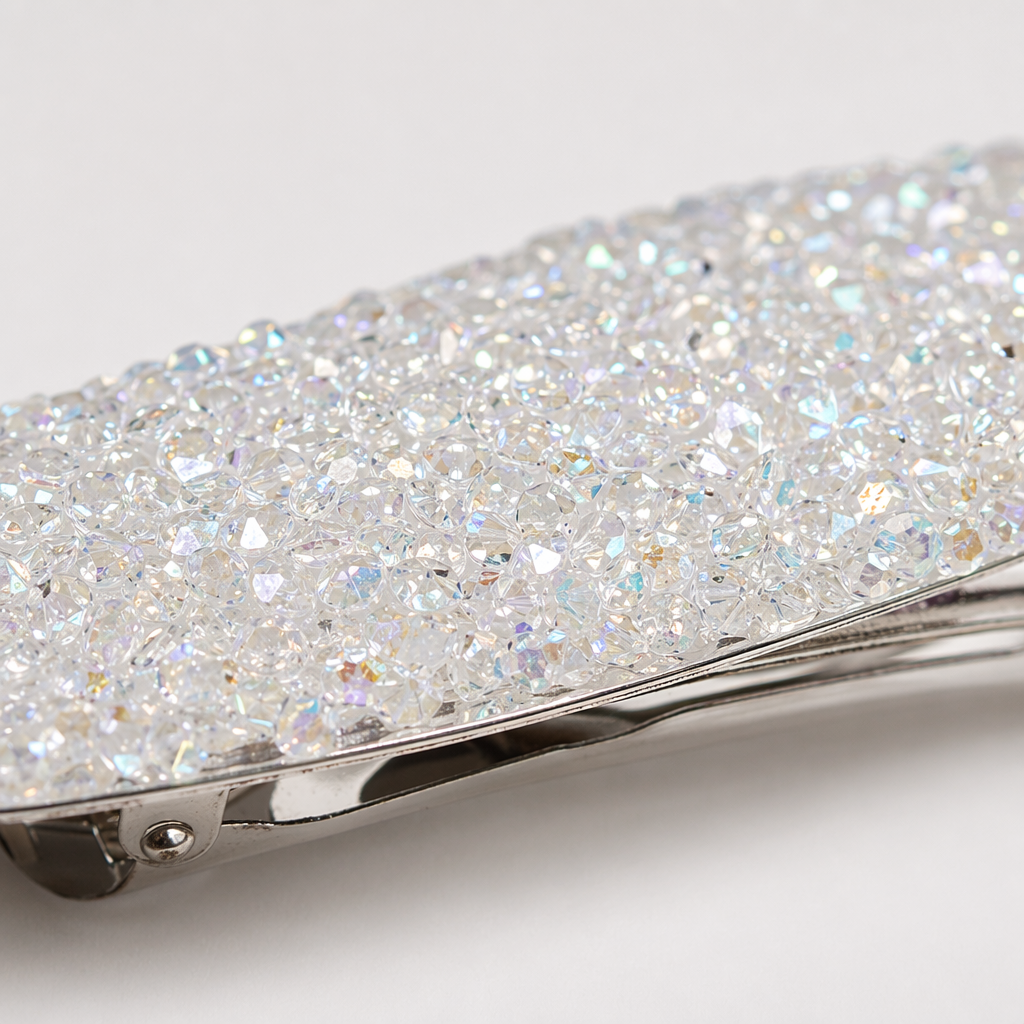 Shiny crystal-decorated hair clips are fashionable and versatile women's headwear Application Scenario