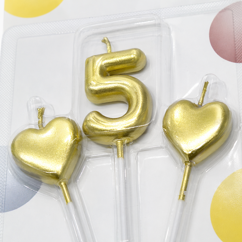 Golden number and heart-shaped birthday candles for creative party decoration can be customized for age Application Scenario