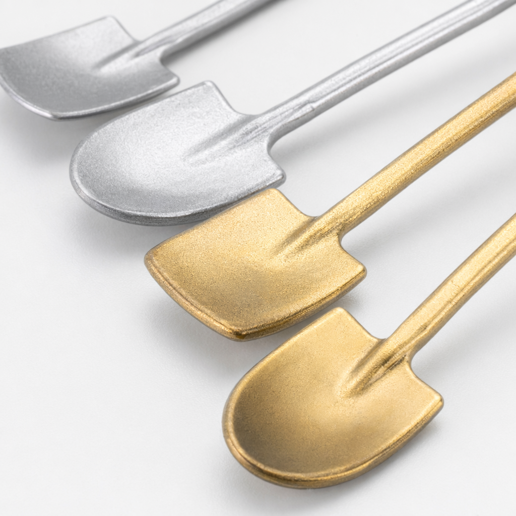 Silver and gold small shovel tableware set, kitchen baking dessert picking tools Application Scenario