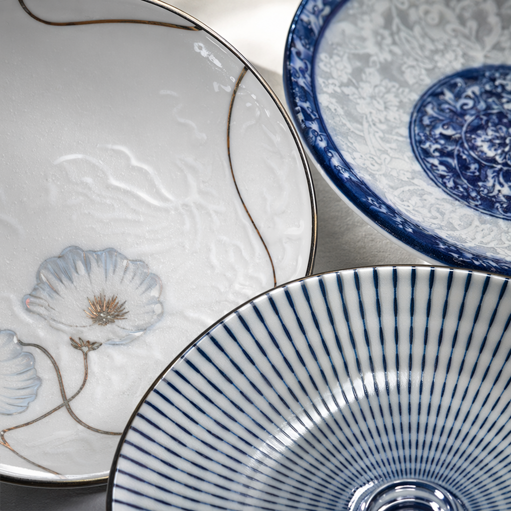 Three ceramic bowls, a set of simple household tableware and kitchenware Application Scenario