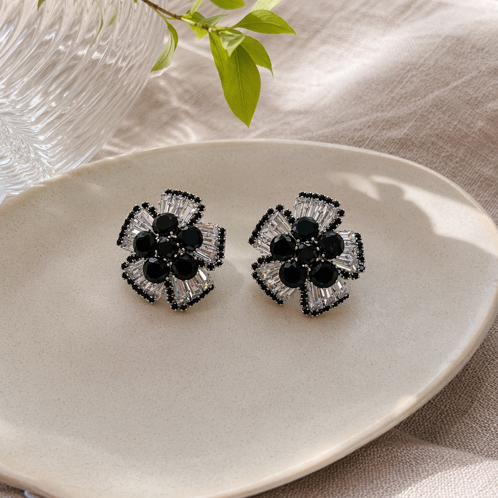 Black crystal flower earrings, fashionable and light luxury women's earrings, earrings, earrings, stud earrings, silver needle vintage accessories details Picture