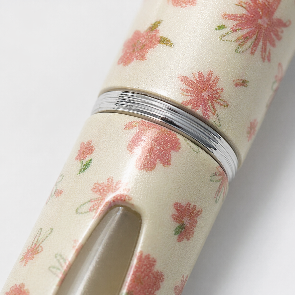 5ml beige floral pattern perfume bottle, fashionable and simple travel-sized perfume bottle, plastic bottle Application Scenario