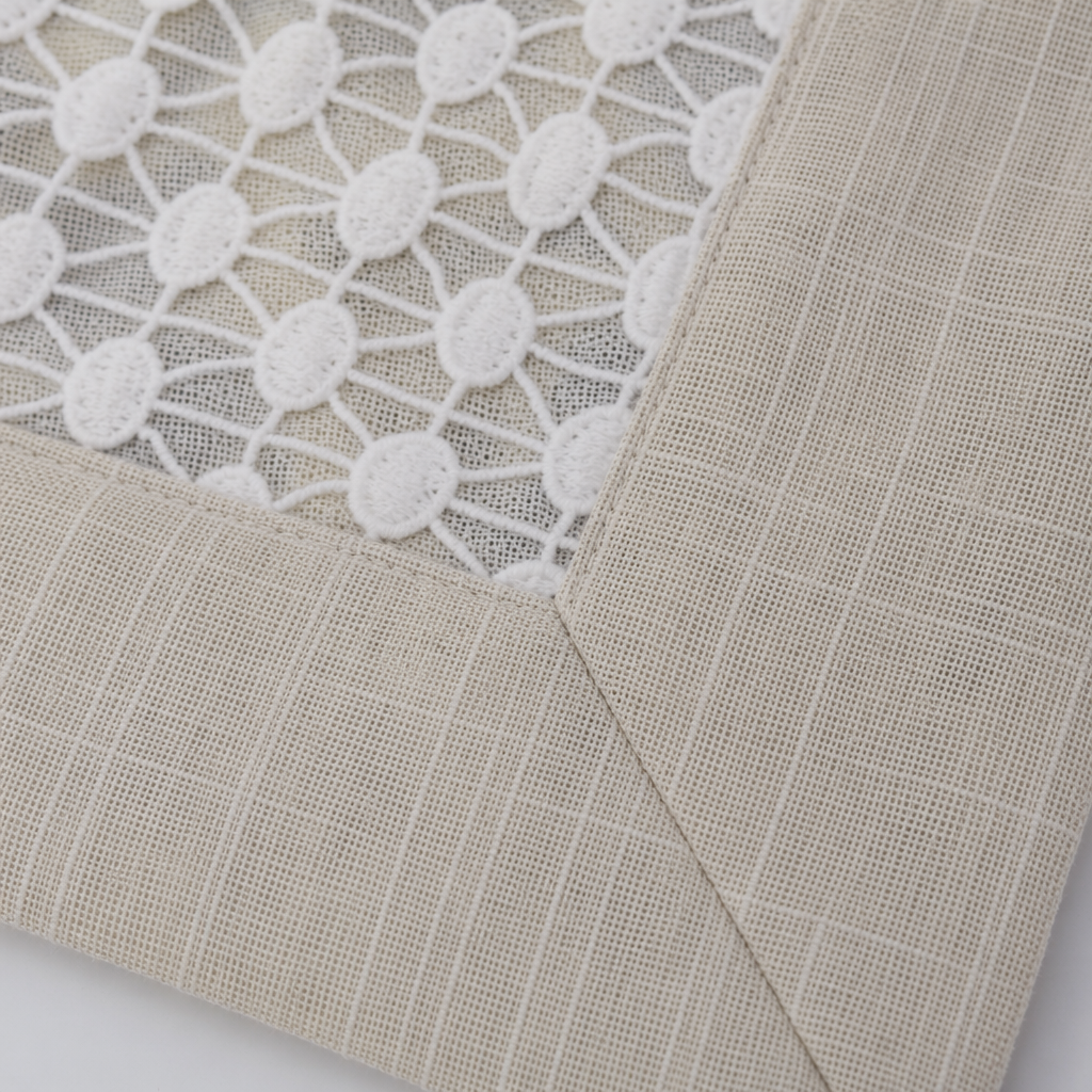 Beige border, white lace placemats, home tablecloth decoration Application Scenario
