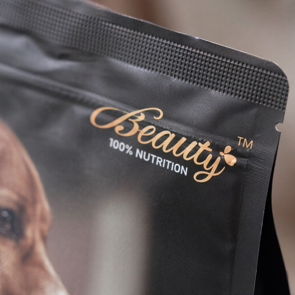 Black packaging bag dog food, natural formula for pets, balanced nutrition 500g Application Scenario