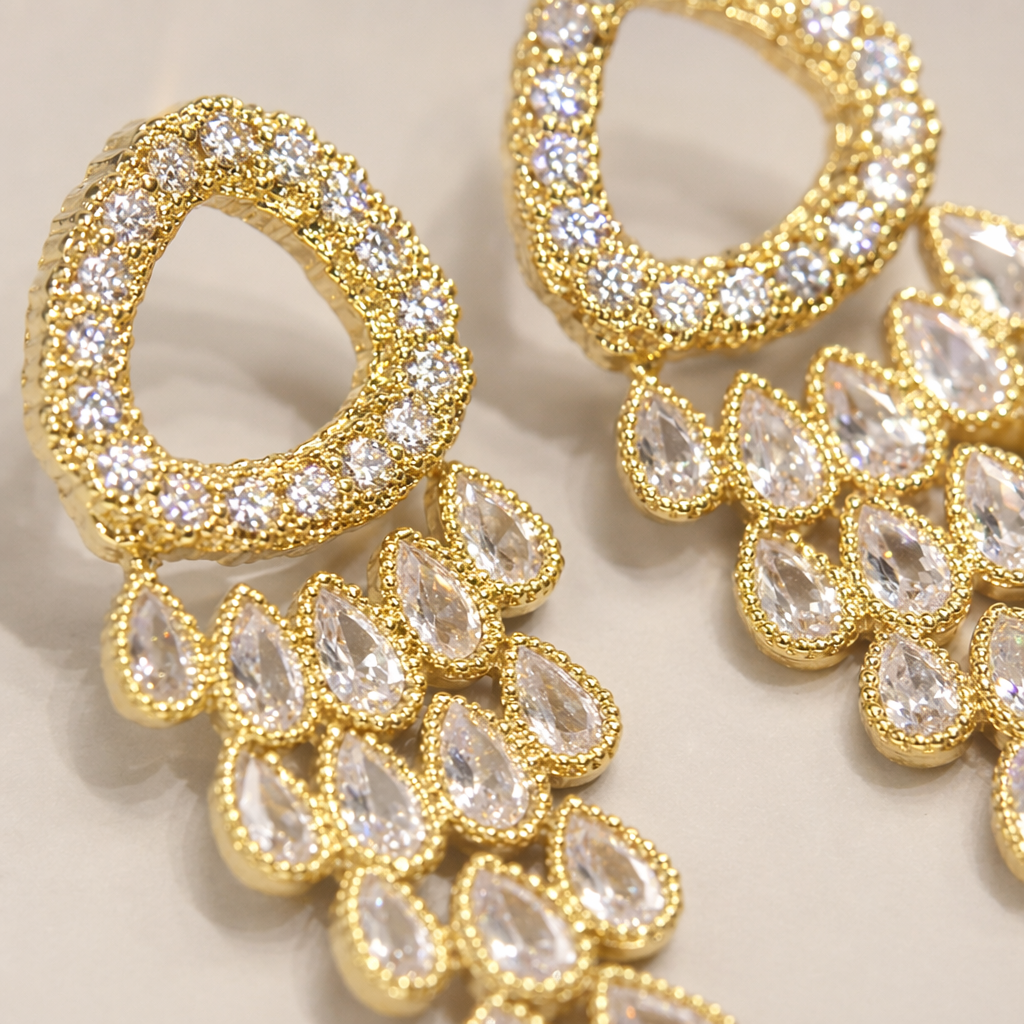 Golden teardrop-shaped diamond-encrusted earrings, fashionable and light luxury women's earrings, earrings, earrings, stud earrings, silver needle vintage accessories Application Scenario