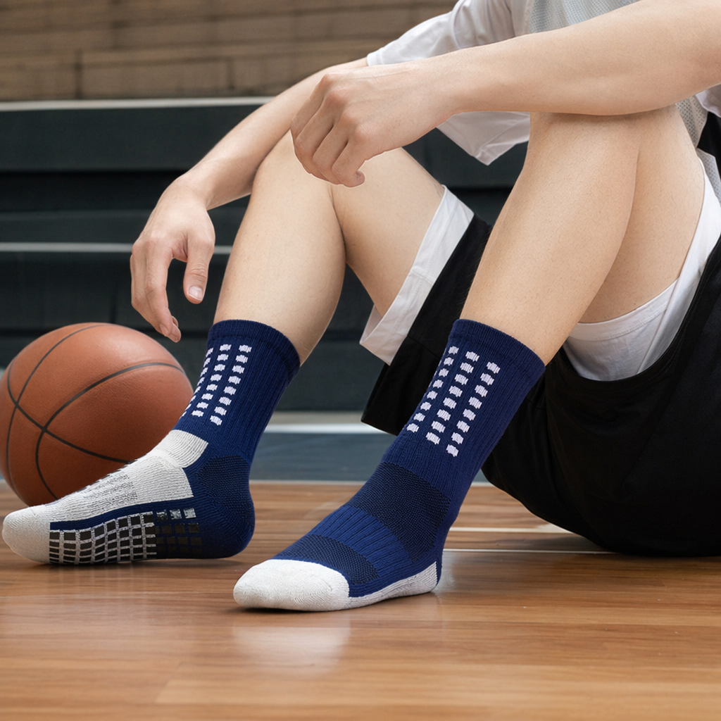 Deep blue sports socks, suitable for both men and women, breathable and sweat-absorbing cotton mid-calf socks details Picture