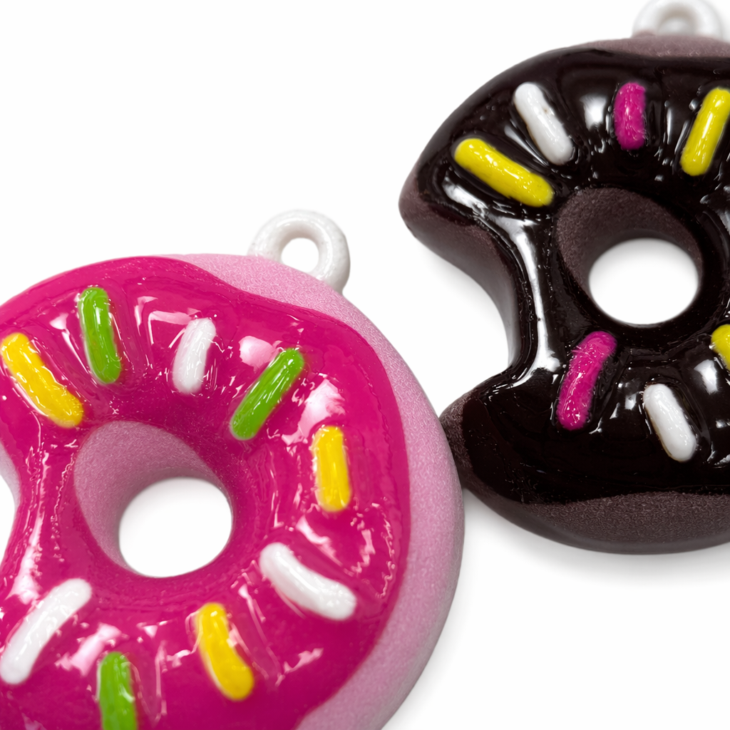 Pink chocolate-colored donut-shaped pendant, cute sweet dessert-style keychain bag accessory Application Scenario