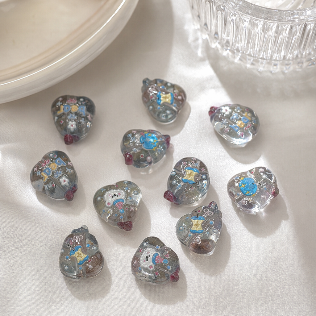 Transparent heart-shaped glass beads, DIY jewelry accessories, transparent crystal texture decorative beads details Picture