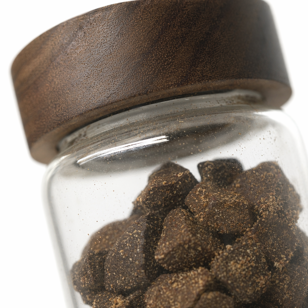 Bai Chong Qu Lecithin is available in a transparent glass jar with a dark brown wooden lid and dark brown granular tablets Application Scenario
