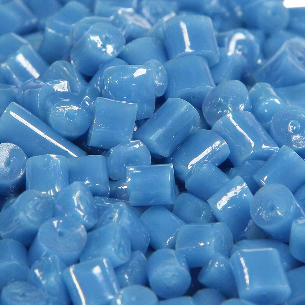 Blue plastic pellets are industrial-grade PPPE raw materials specifically designed for injection molding, blown film and granulation Application Scenario