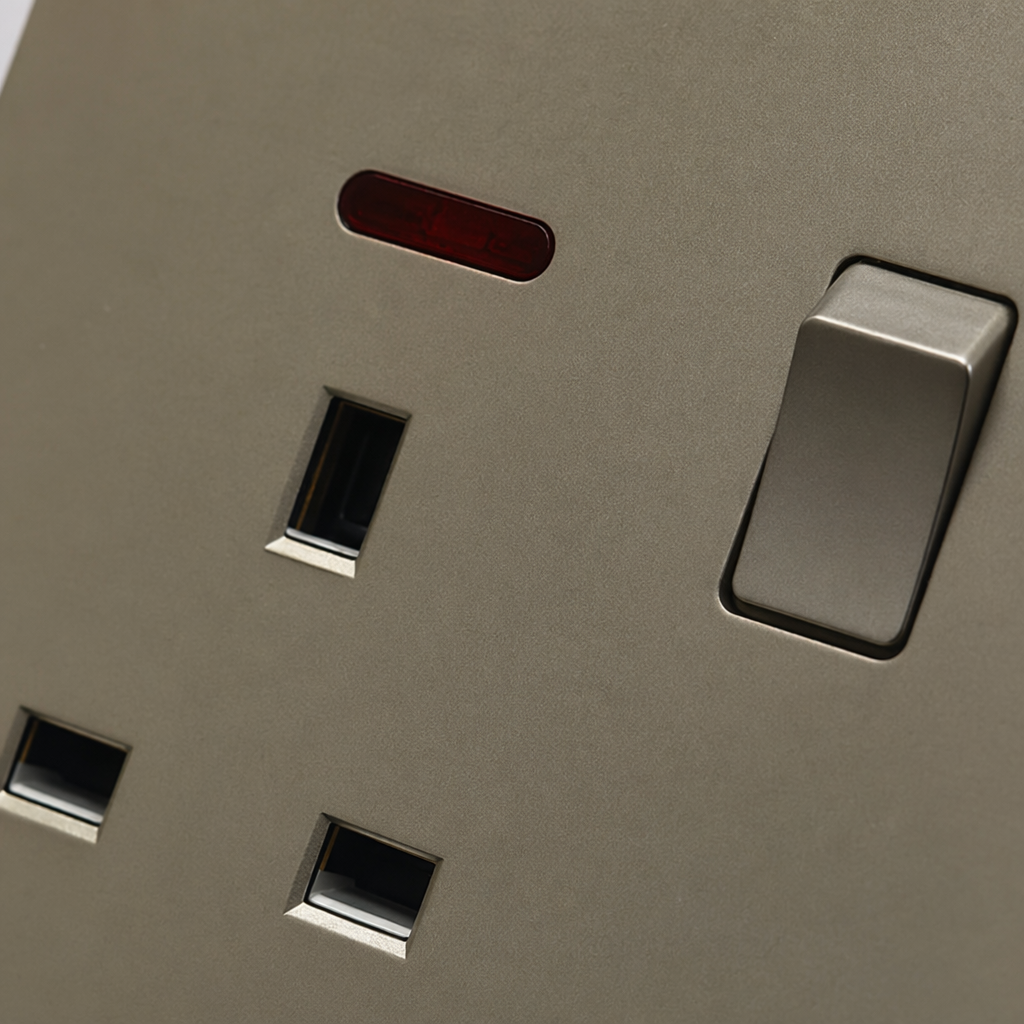 T2 Golden 13A socket, Type 86, suitable for both home and office use, wall switch outlet exclusively Application Scenario