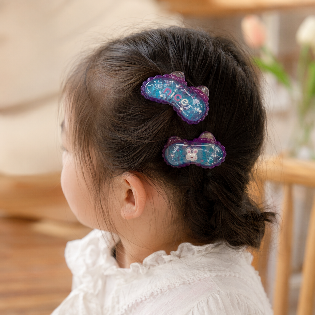 The small blue transparent cartoon clip with a purple border has a cute and practical design details Picture