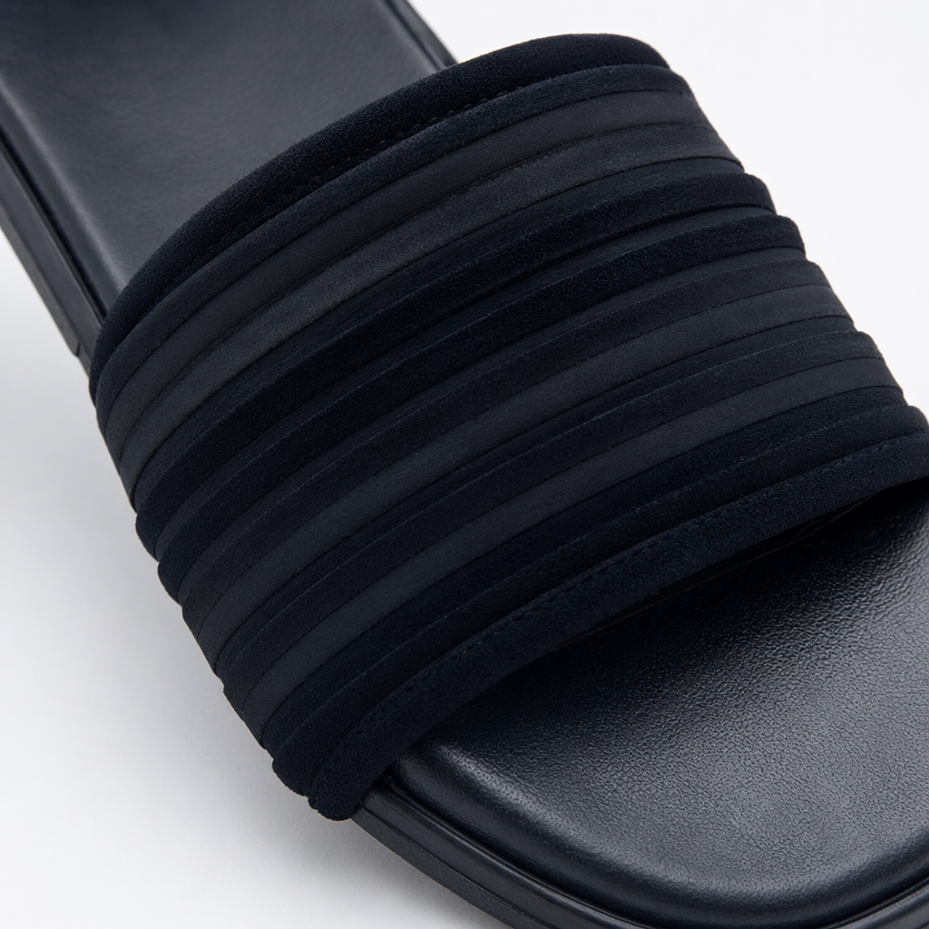 Colorful pleated casual slippers for women, summer breathable and anti-slip home beach flip-flops Application Scenario