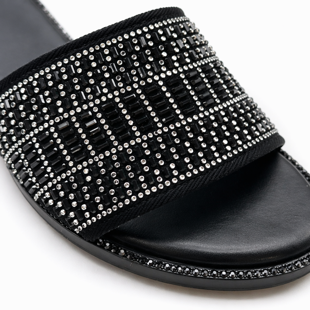Black diamond-encrusted flip-flops, brown diamond-encrusted flip-flops, one-piece formed anti-slip flip-flop soles Application Scenario