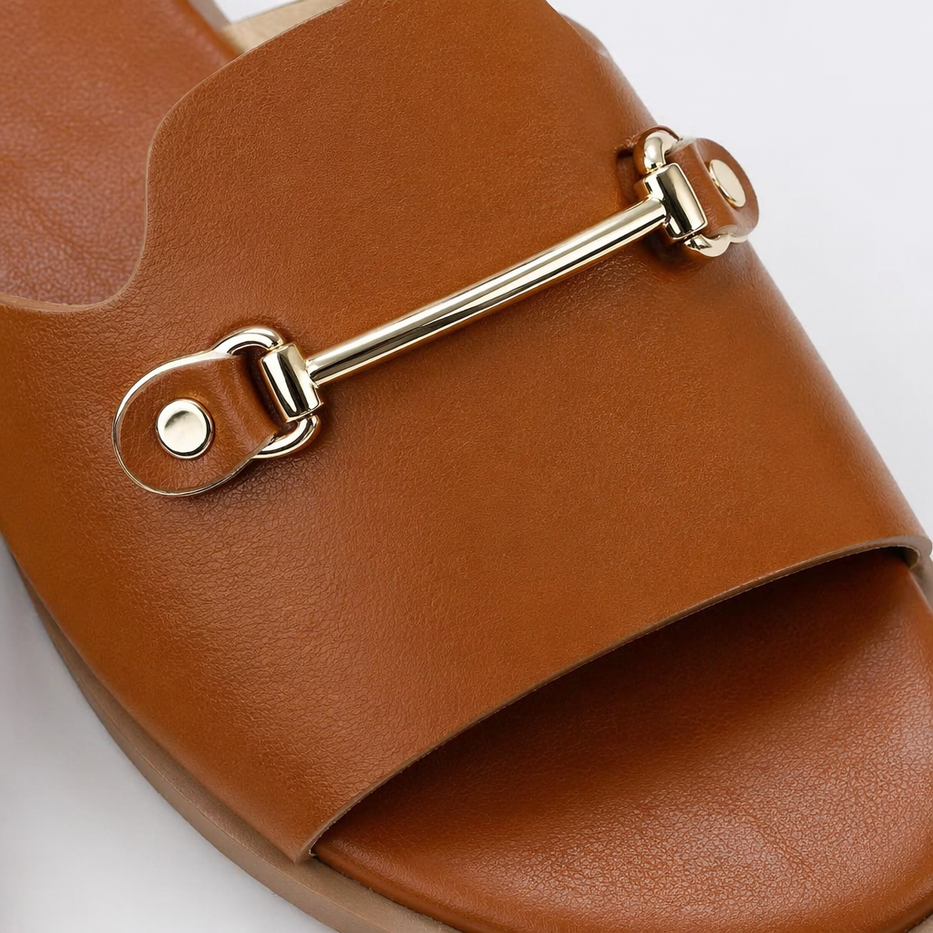 Metal horsebit buckle decorated white, brown, green and black flat open-toe slippers Application Scenario