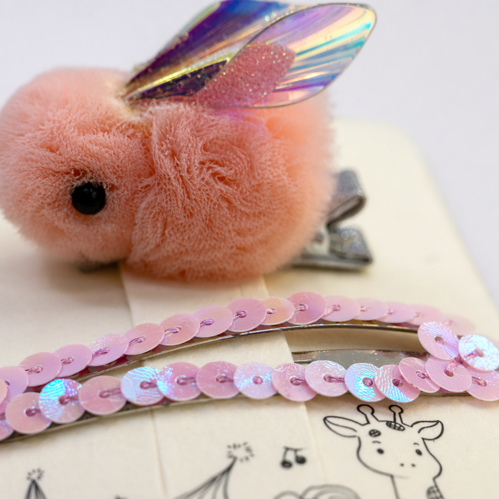 Pink plush butterfly hairpins paired with pink sequined hairpins are cute and sweet headwear for girls Application Scenario