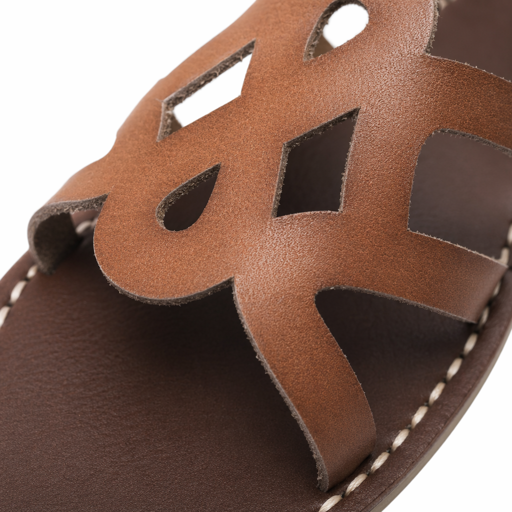 The women's cool flip-flops with a Middle Eastern style are comfortable and breathable Application Scenario