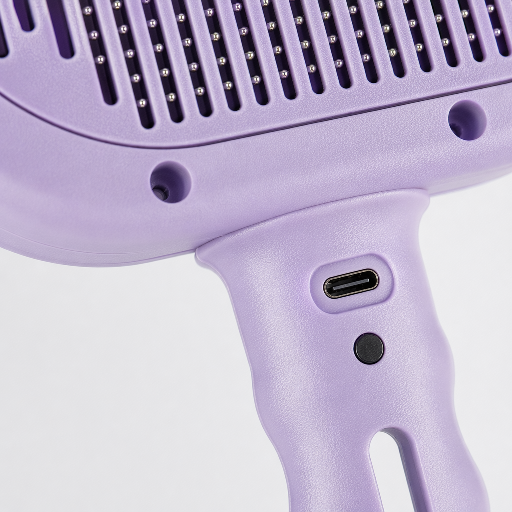 White packaging box, pet spray comb, pet care comb, hair removal and floating hair spray two-in-one Application Scenario