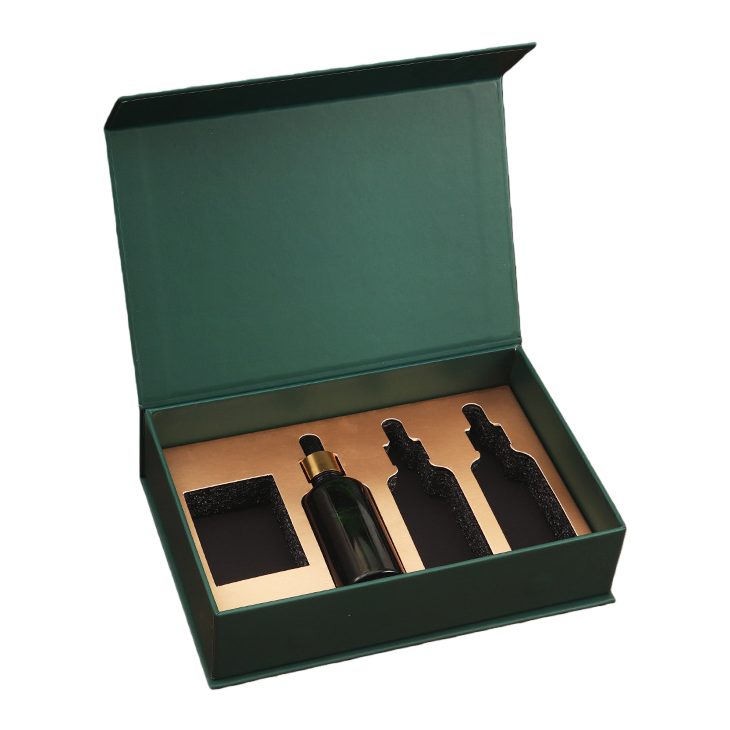 A green gift box set of three bottles of essential oil, a natural plant fragrance, is an ideal choice for giving as a gift Item Picture