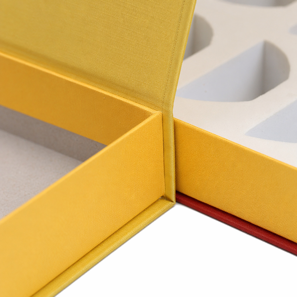 Yellow gift box, green gift box, foam-lined gift box set, universal packaging box Application Scenario