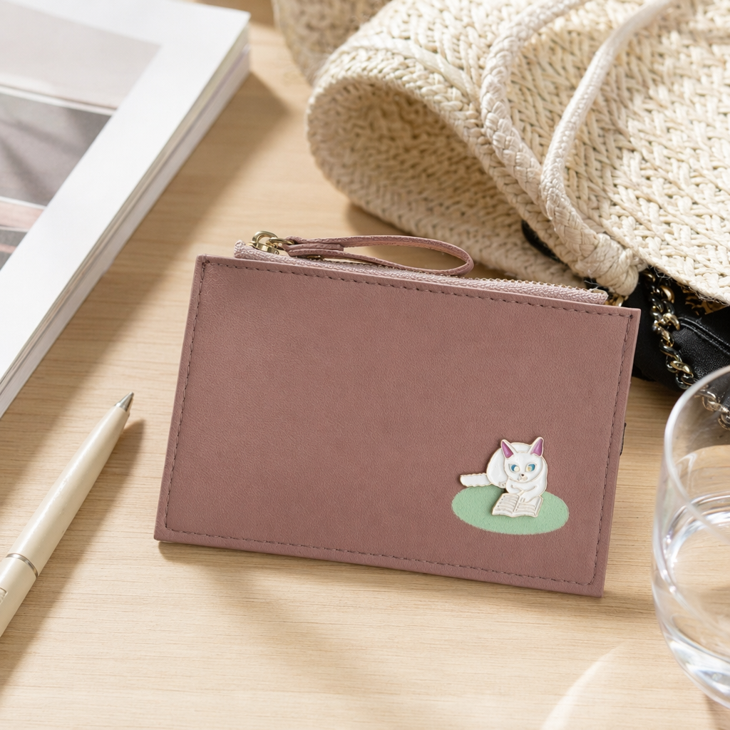 A cute and girlish leather wallet with a pink wallet and a white cat book badge details Picture