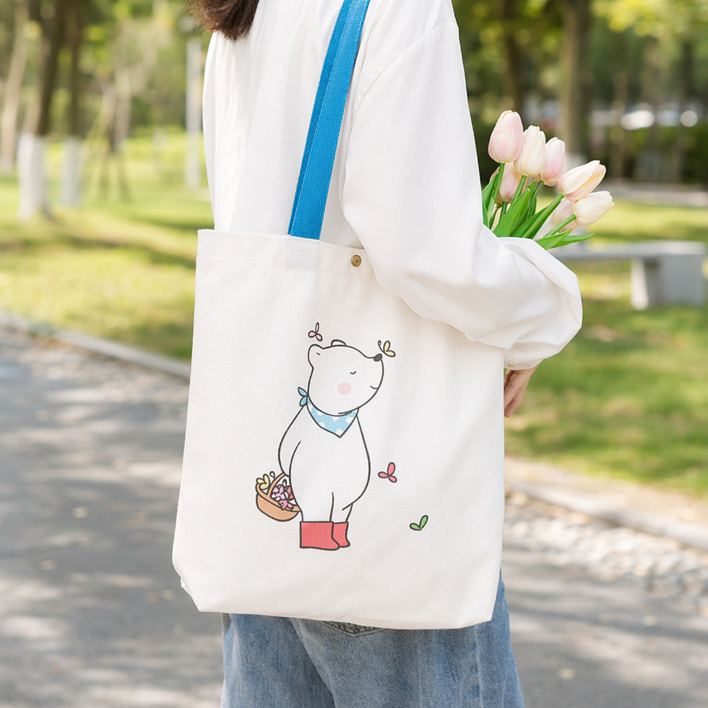 White canvas bag, cartoon bear, simple handbag, fashionable and versatile commuting shopping bag details Picture