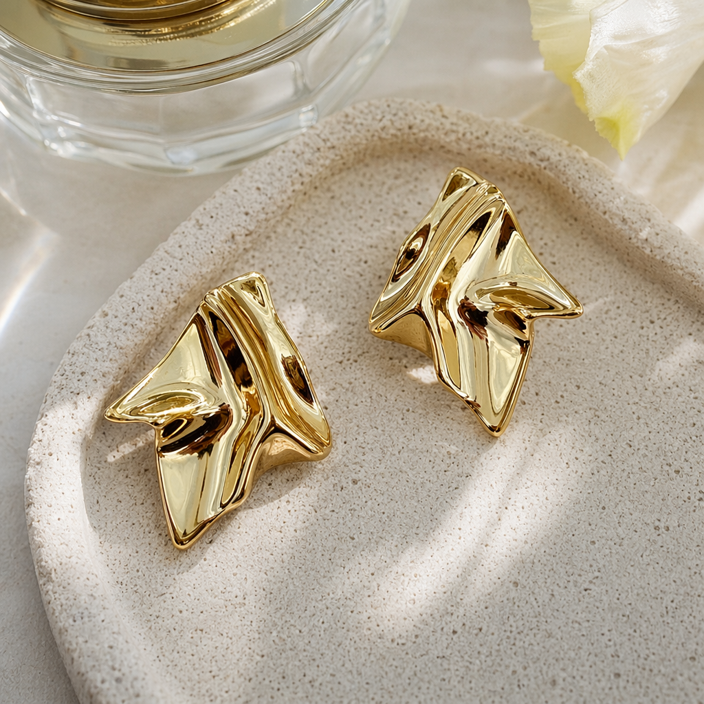 Golden abstract-shaped ear studs with fashionable geometric design, light luxury and niche earrings details Picture