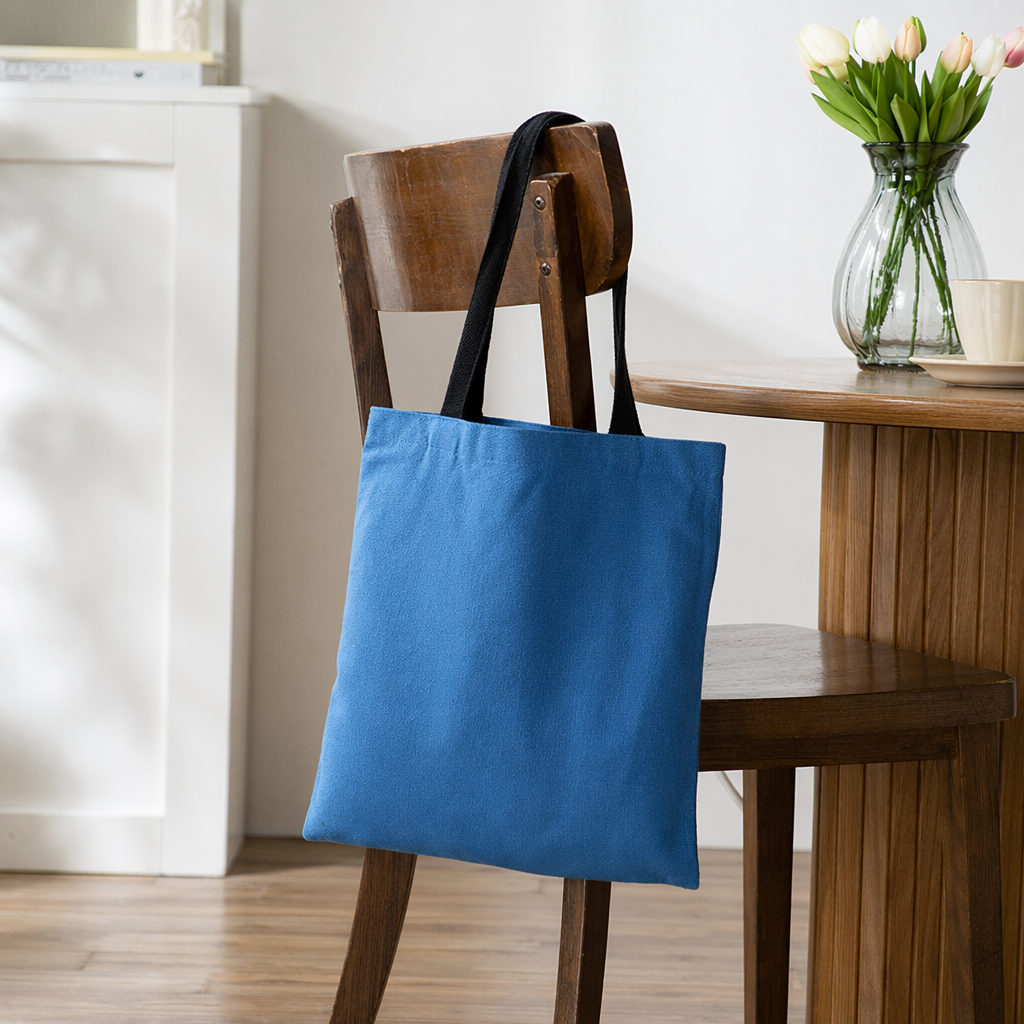 The blue canvas bag is simple and versatile for commuting. The single-shoulder tote bag has a large capacity and is lightweight for ladies details Picture
