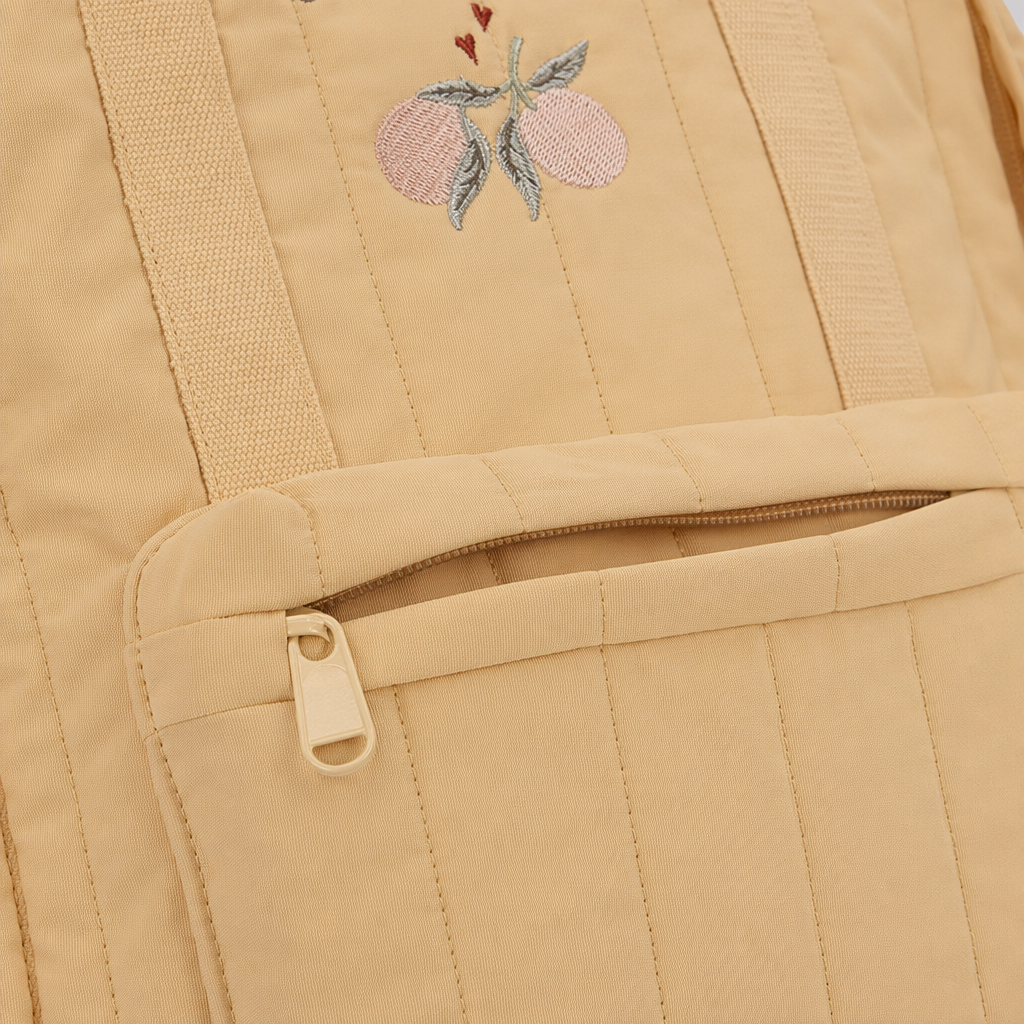 Beige fashionable and casual backpack, lightweight and large-capacity student commuting style Application Scenario