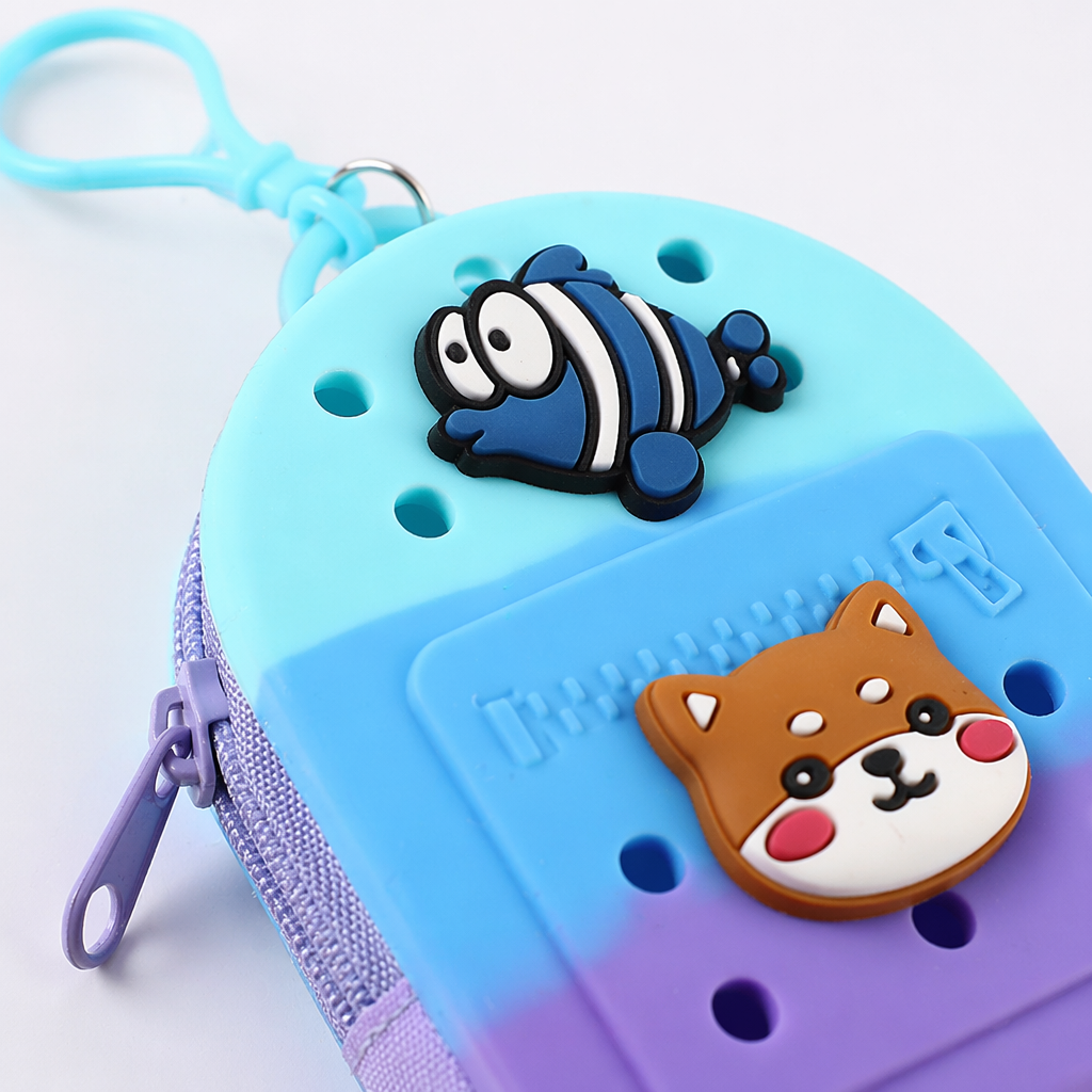 Colorful silicone keychain with cartoon decorative patches, cute and portable pendant Application Scenario