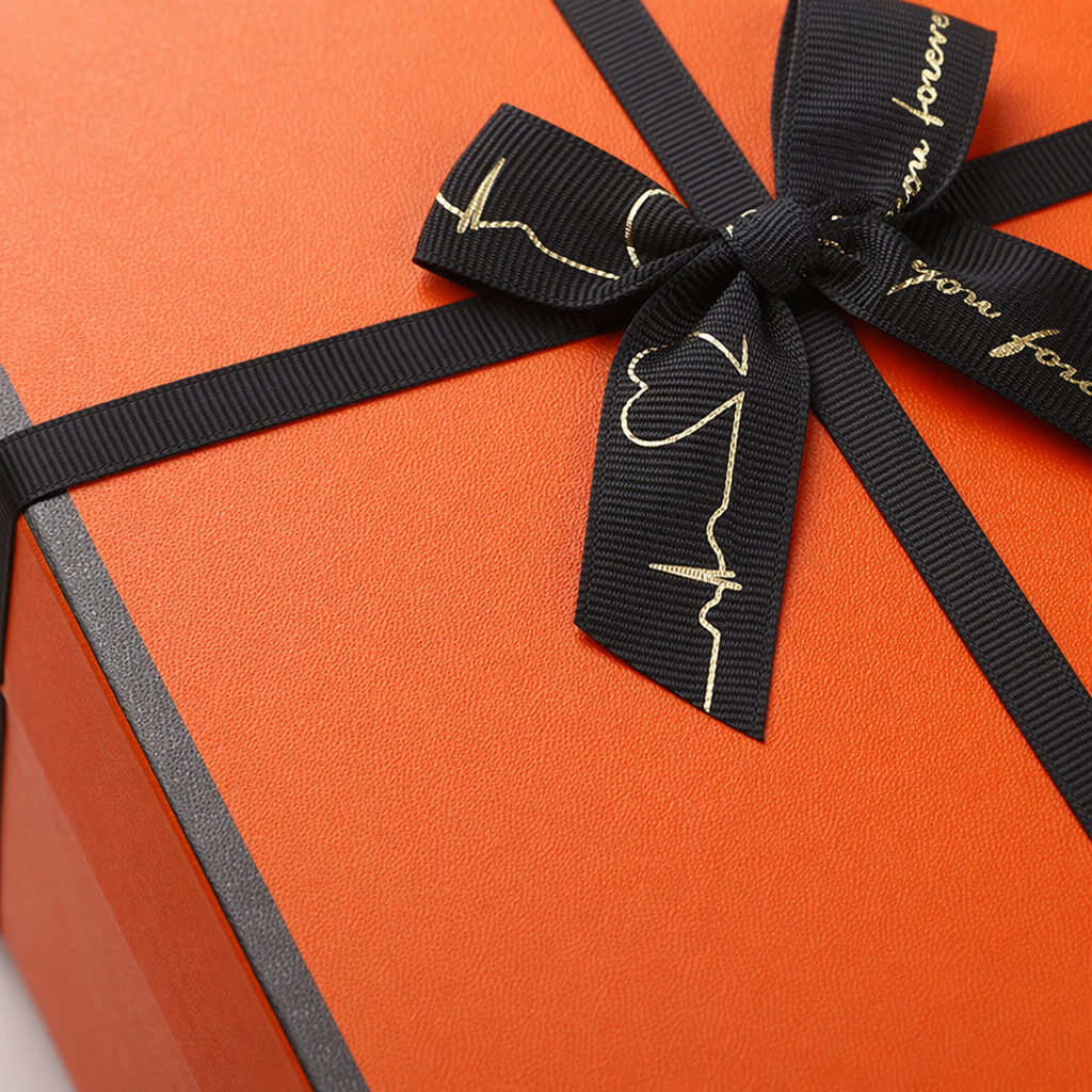 The orange gift box is exquisitely packaged and is the ideal choice for giving gifts during festivals Application Scenario