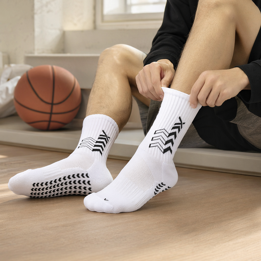 White sports socks, breathable and sweat-absorbent, made of pure cotton, knitted for both men and women details Picture