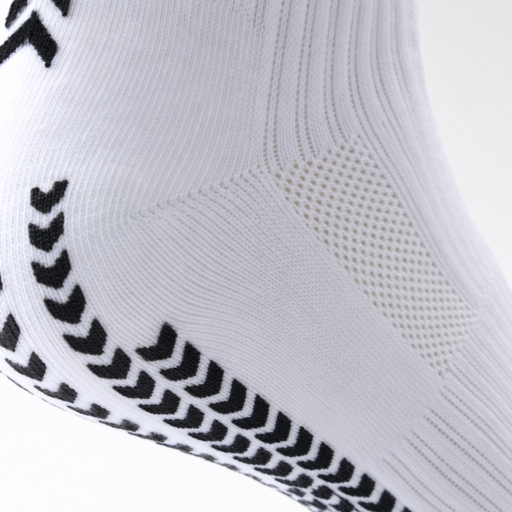 White sports socks, breathable and sweat-absorbent, made of pure cotton, knitted for both men and women Application Scenario
