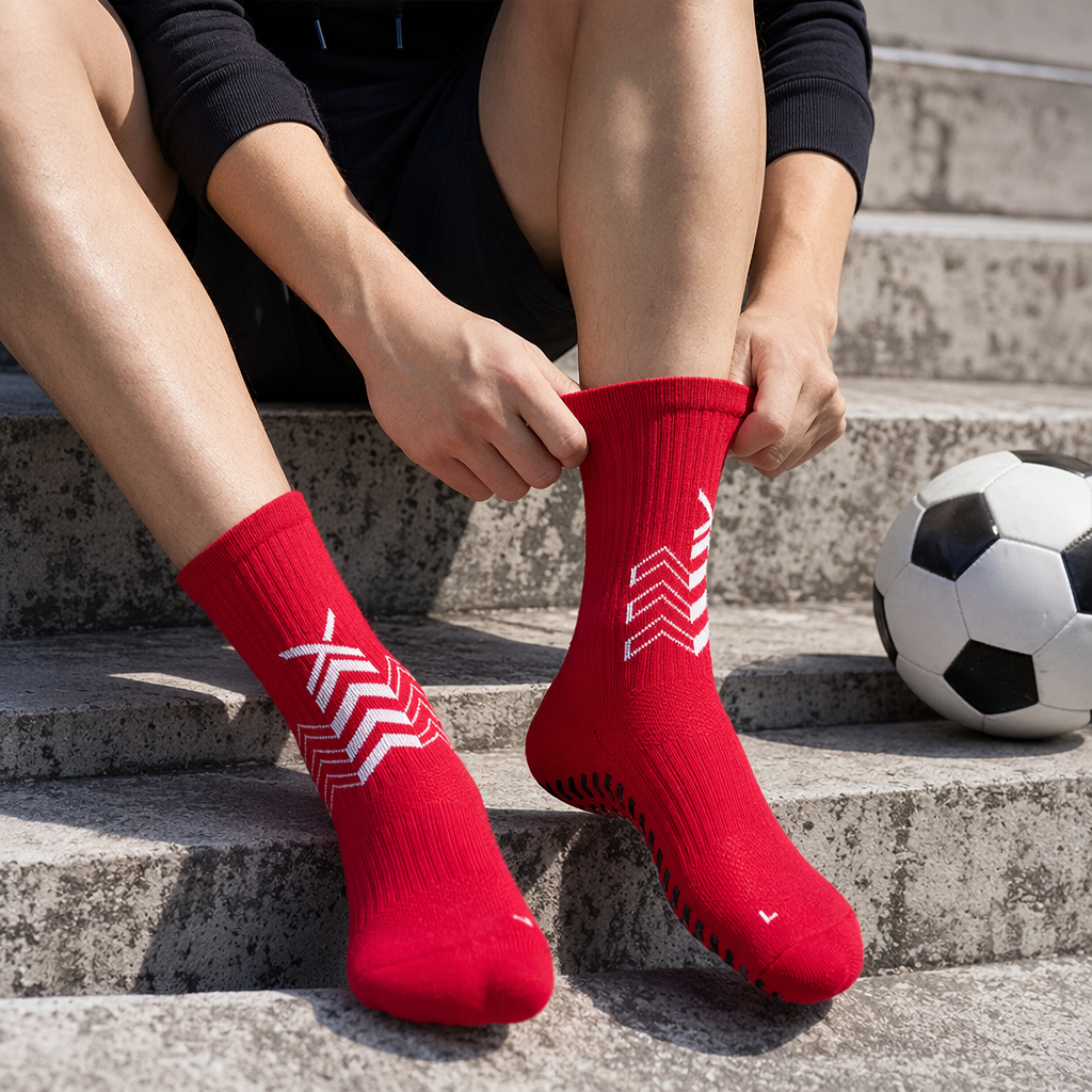 Red sports socks, quick-drying, breathable, anti-slip and sweat-absorbing, for both men and women details Picture