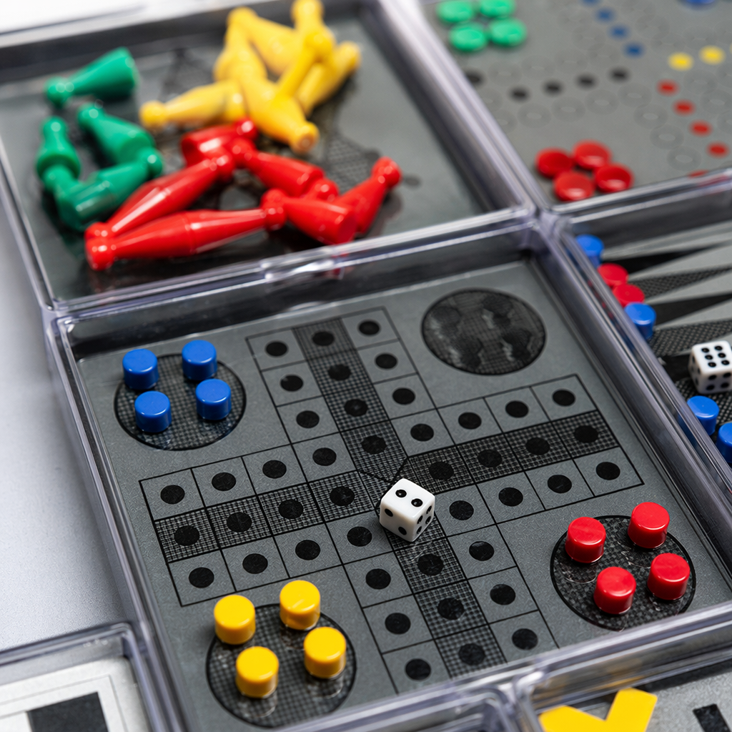 A combination of multiple portable board games, including Checkers, chess, Gobang, Tic-toe, and Backgammon Application Scenario