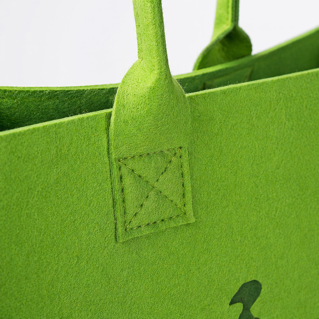 The green and environmentally friendly handbag is thickened and durable. The shopping bag is reusable and simple yet fashionable Application Scenario