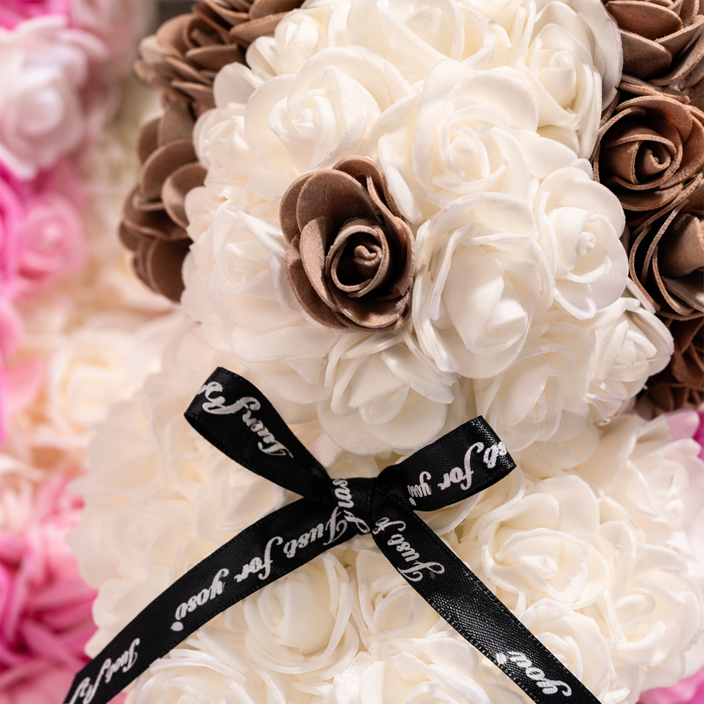 A delicate gift box of white and brown rose bouquets and preserved flowers for your girlfriend on her birthday and anniversary Application Scenario
