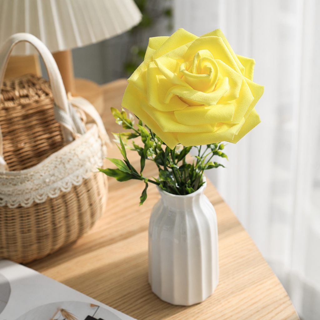 The yellow foam rose-scented body wash has fine foam, a long-lasting fragrance, and is gentle and clean details Picture