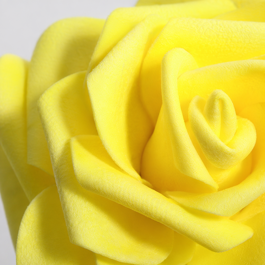 The yellow foam rose-scented body wash has fine foam, a long-lasting fragrance, and is gentle and clean Application Scenario