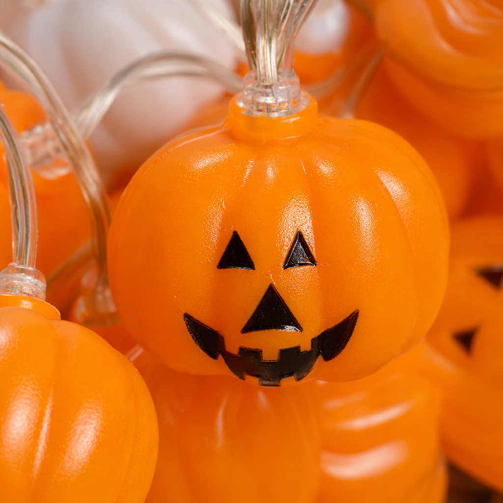Orange pumpkin string of lanterns for festival decoration, LED string of lanterns, indoor and outdoor Halloween atmosphere lights Application Scenario