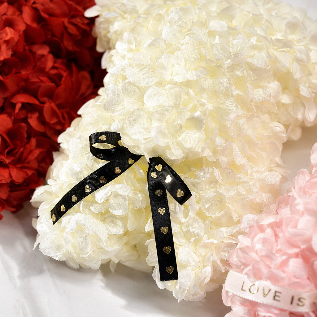 Flower bear white, red and pink color combination flower bear toy Application Scenario