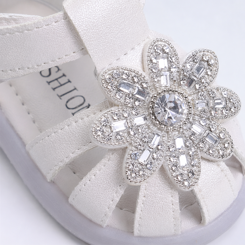 Three pairs of crystal flower girls' sandals in white, pink and beige Application Scenario