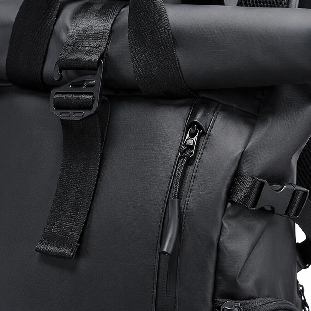 A thickened, wear-resistant and large-capacity student backpack for commuting and travel Application Scenario