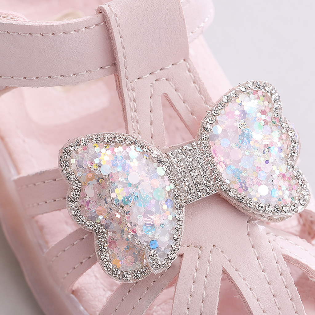 White and pink children's sandals with shiny bow and luminous base Application Scenario